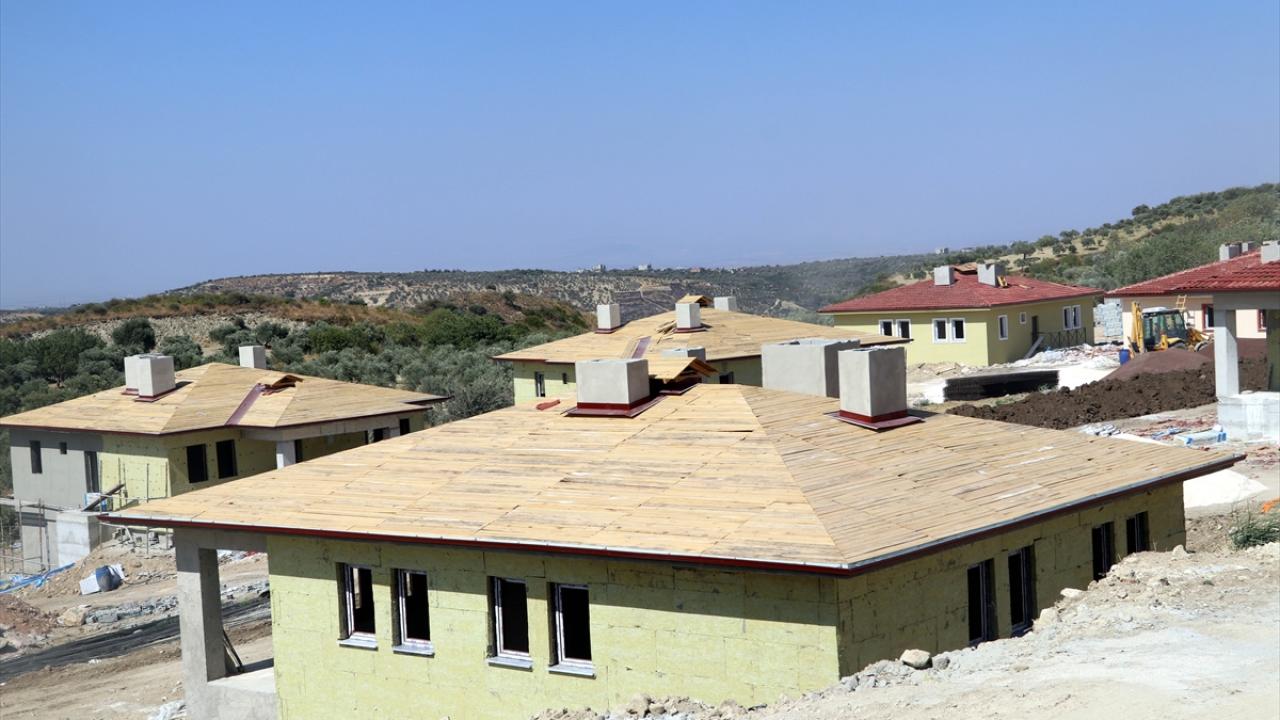 Depreme dayanıklı ve yöresel mimariye uygun inşa ediliyor