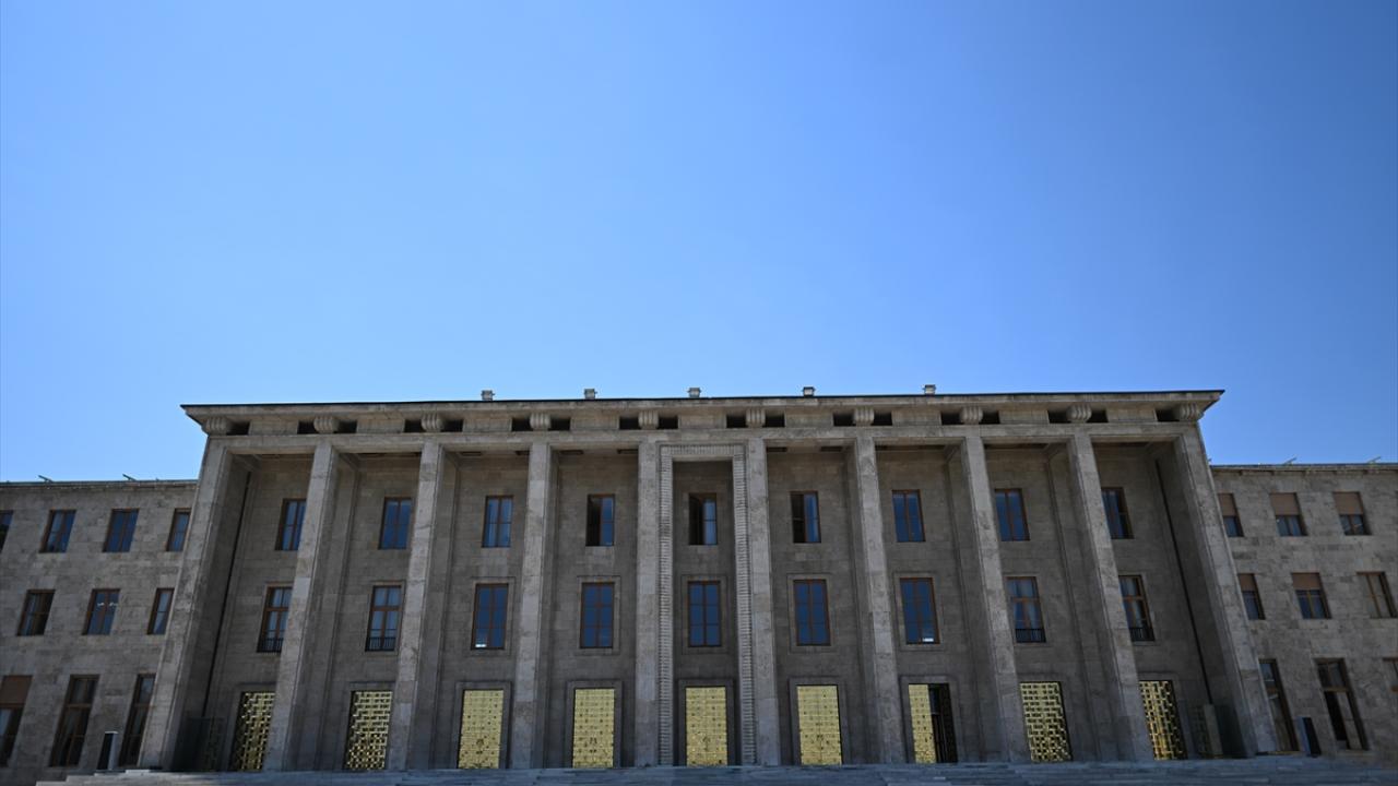 TBMM binasının sembolik simgeleri