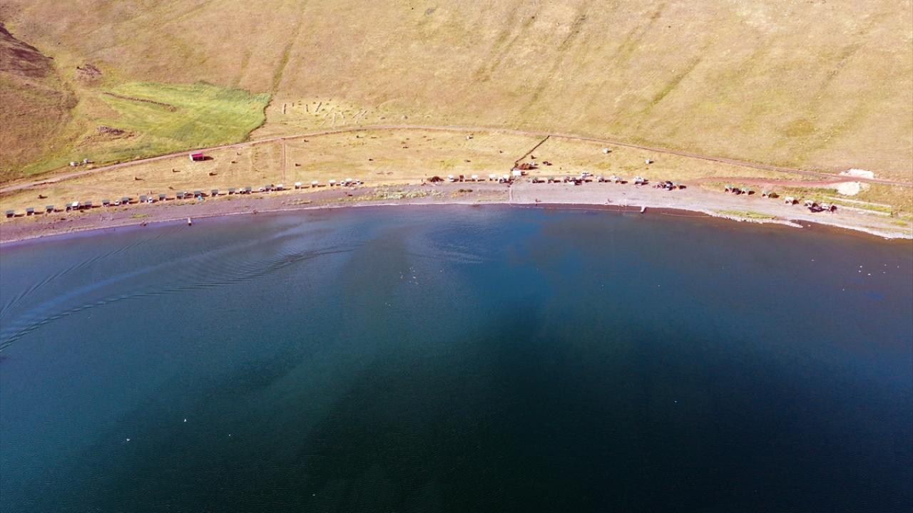 "Sıcaktan bunaldığımız için göle geliyoruz"