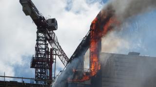 İstanbul'da 17 katlı binada yangın