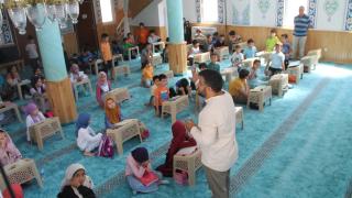 'Cami market' ile çocuklar Kur'an kursunu doldurdu