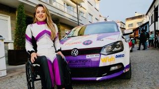 Türkiye'nin ilk engelli kadın ralli pilotu başarıya koşuyor