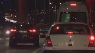 Camdan sarkıp tartıştığı şoföre vurmaya çalıştı