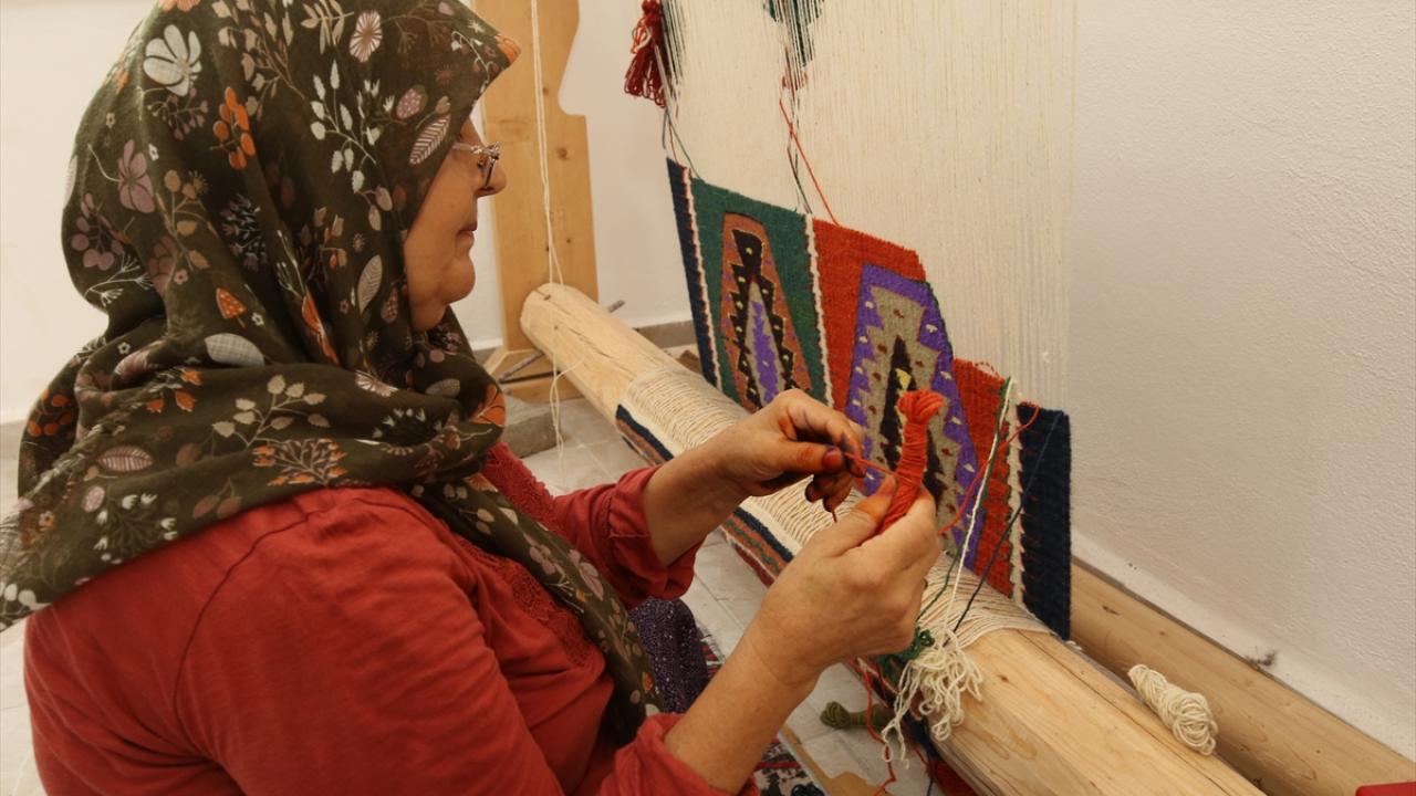 Eski okul binası sosyal yaşam alanına dönüştürüldü