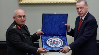 Erdoğan'dan, MGK'ya son kez katılan komutanlara hediye
