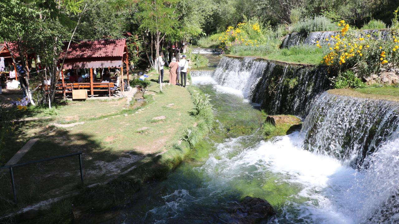 "Akan suyun soğuk esintisi klima gibi serinletiyor"