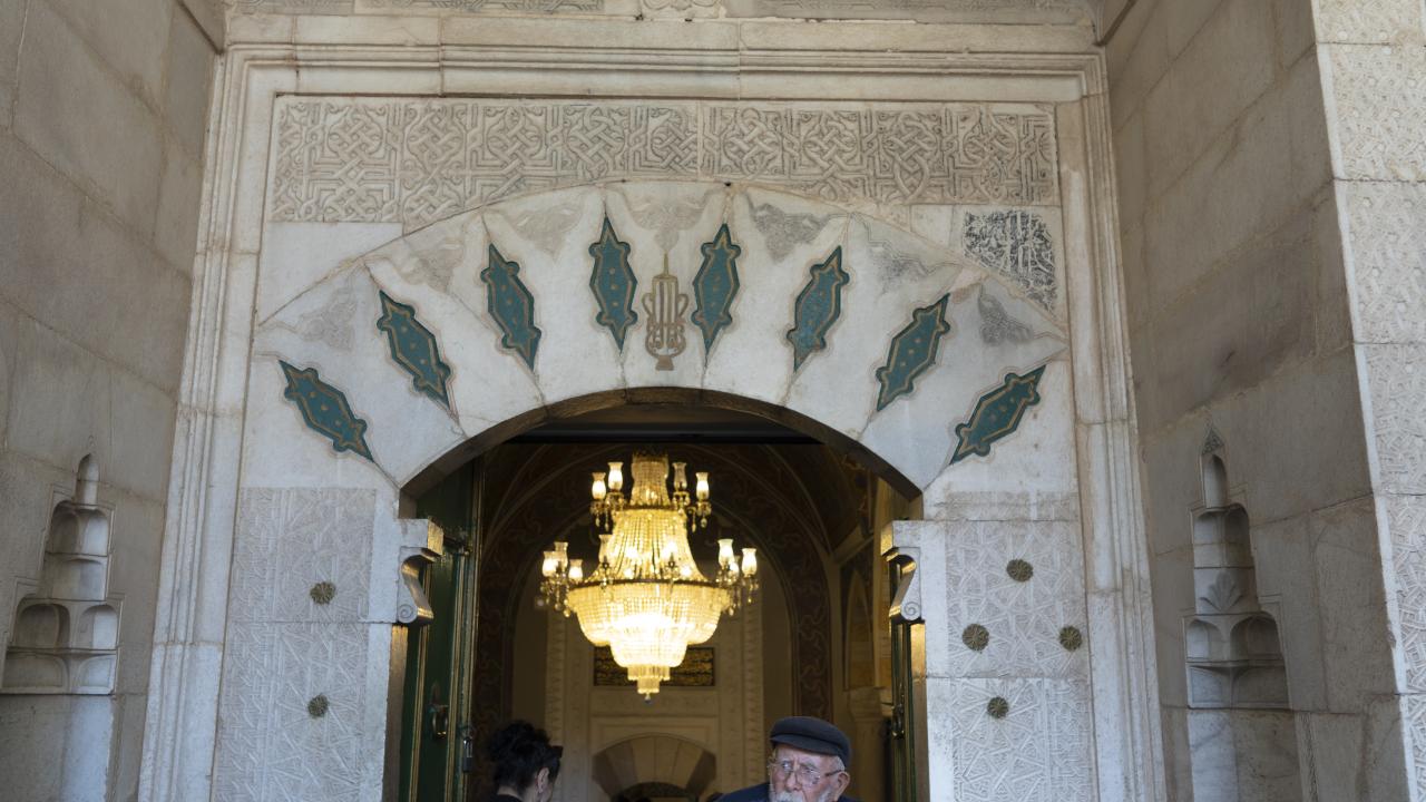 "İlimden gidilmeyen yolun sonu karanlıktır"