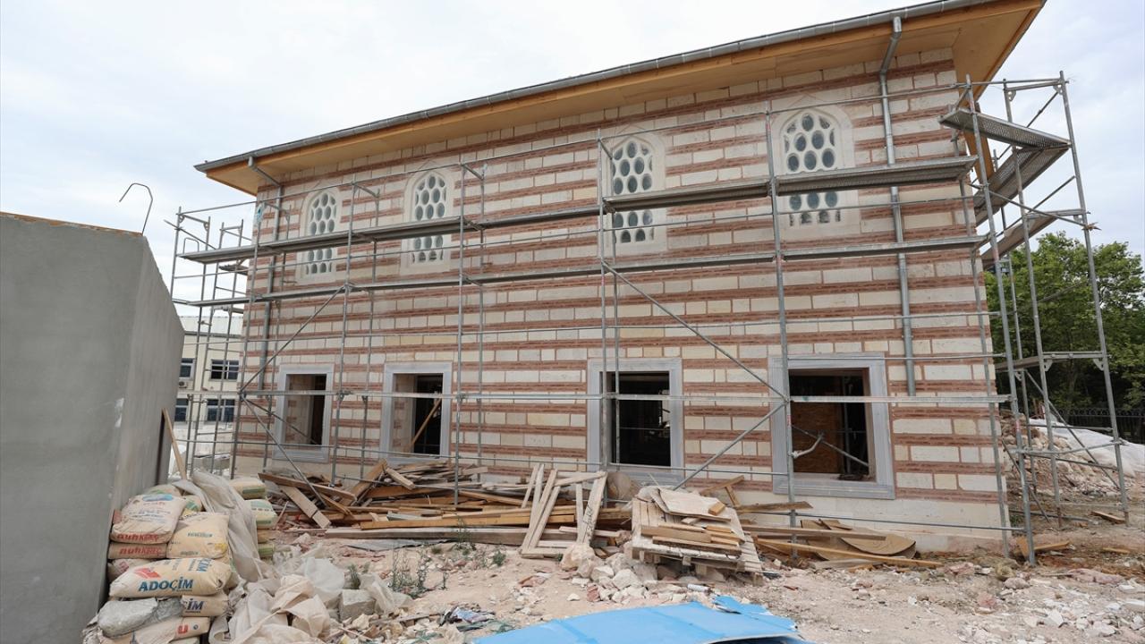 Geleneksel malzemelerle klasik 16. yüzyıl camisi