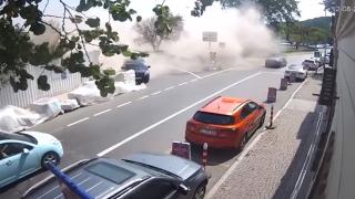 Beşiktaş'taki tarihi yalı böyle çöktü