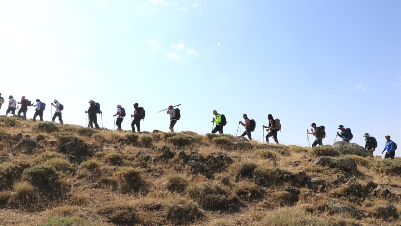 İrtifa uyumu için geceyi 3 bin 200 metrede geçiriyorlar