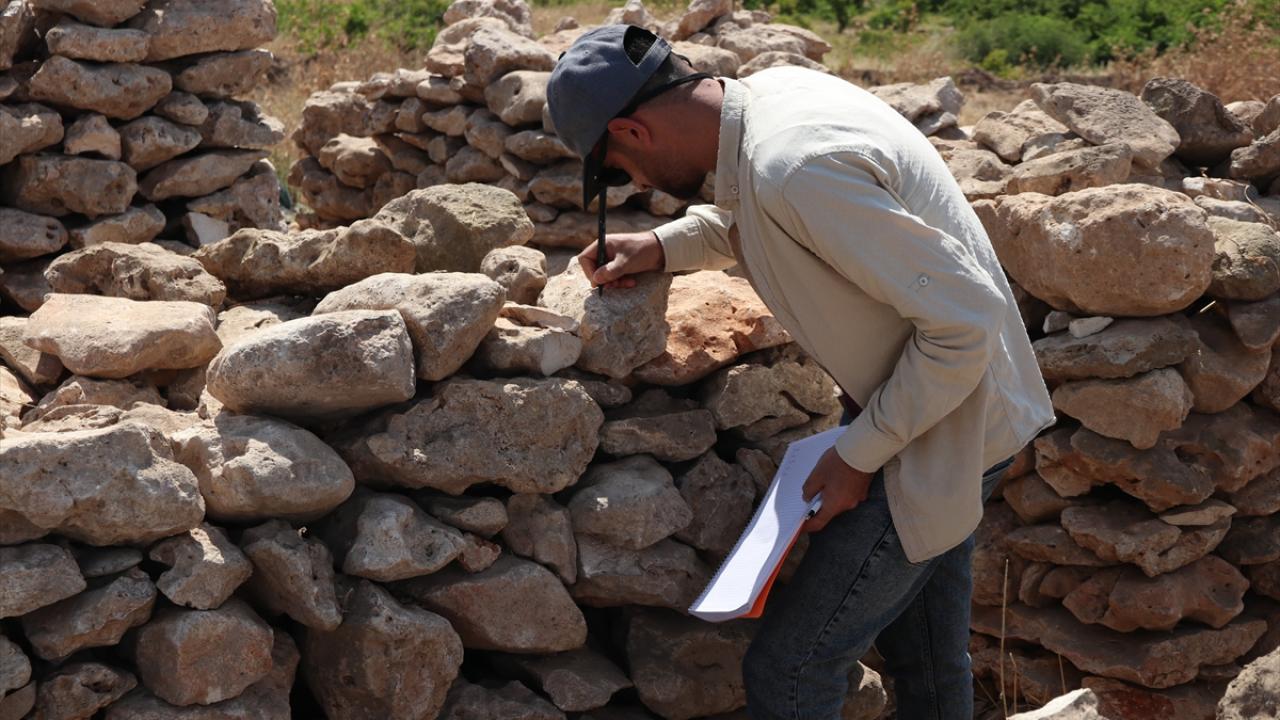 3 tarihi yapı taşınıyor