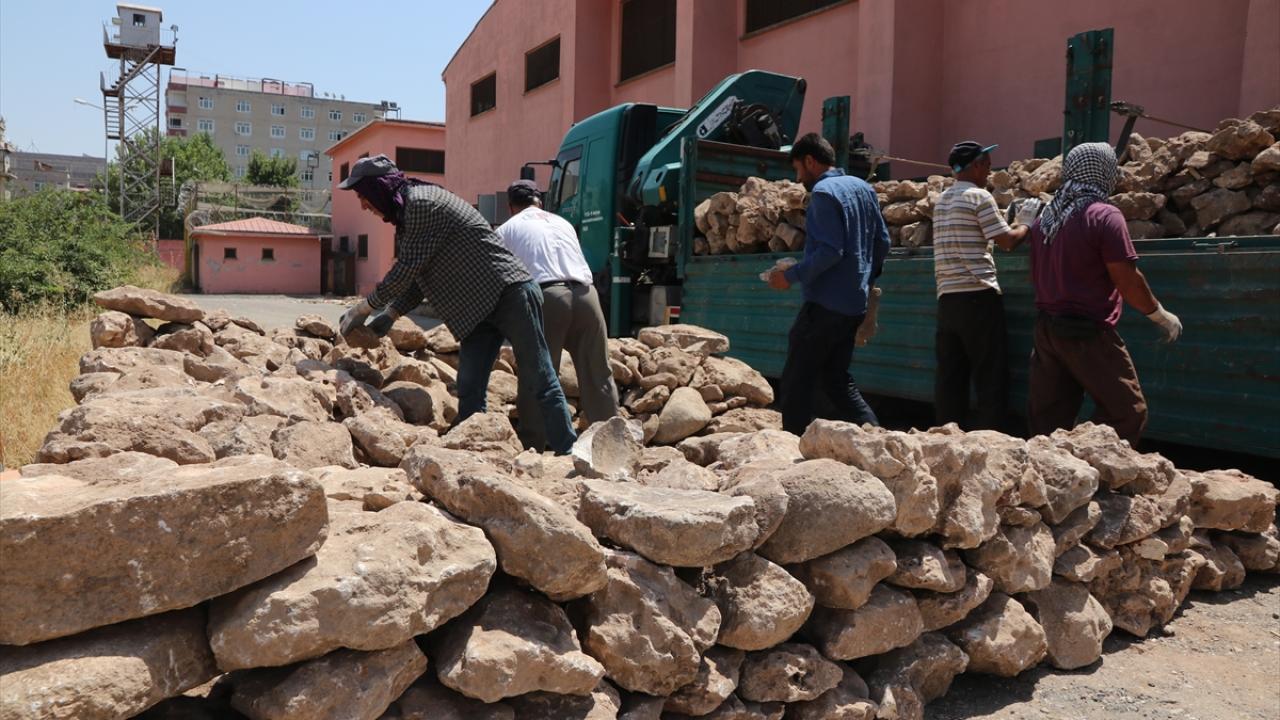Taşlar tek tek numaralandırıldı, işaretlendi