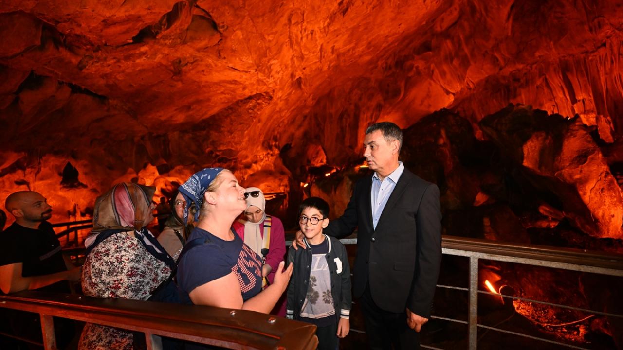 "Sanki kış ayındaymışız gibi konuşurken ağzımızdan buhar çıkıyor"