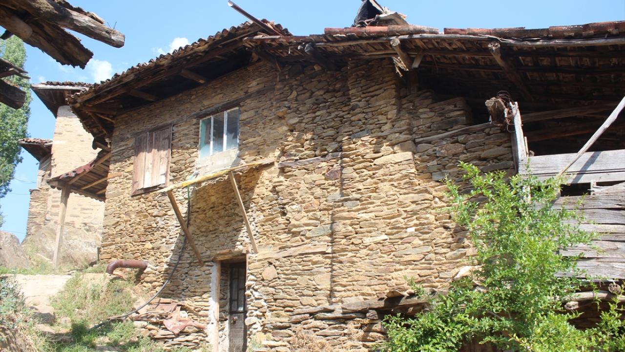 Efe kültürünün önde gelen köyleri bu rotada