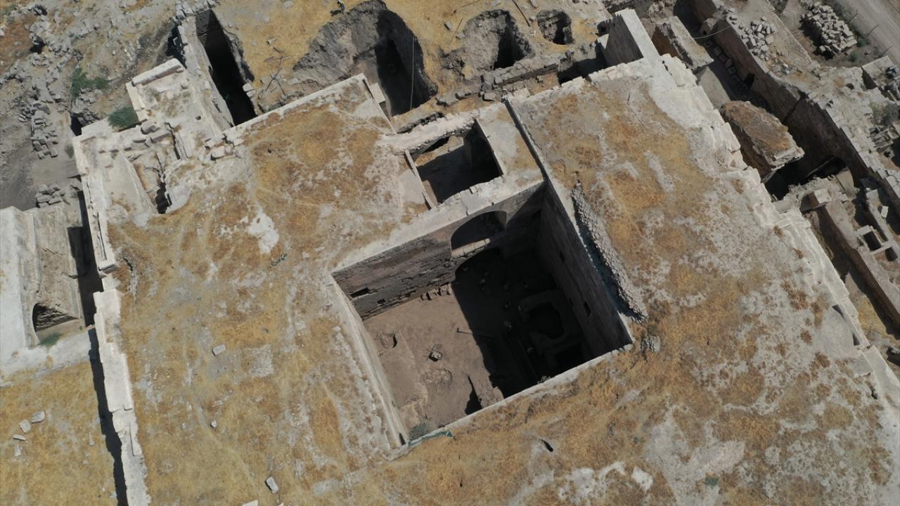 Saray serinliğiyle dikkati çekiyor