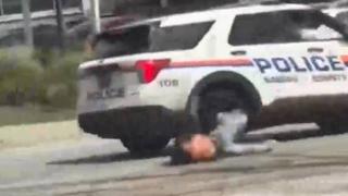 Polis silahlı kadını araçla çarparak etkisiz hale getirdi