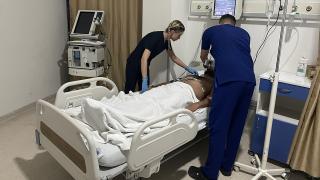 Hasta yakınları doktoru darp etti