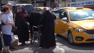 Fatih’te değişim saati bahanesiyle müşteri almayan taksici kamerada