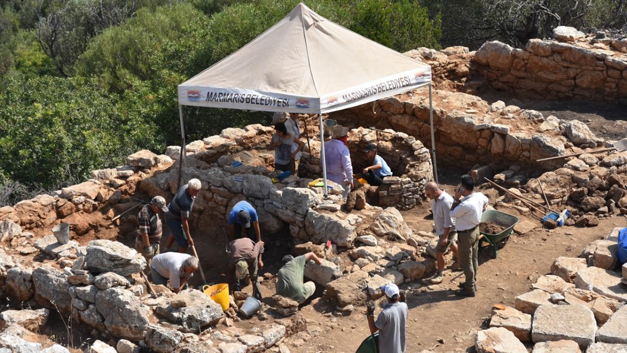 "Yangın ve depremlerden sonra tiyatro da kullanımdan kalkmış"