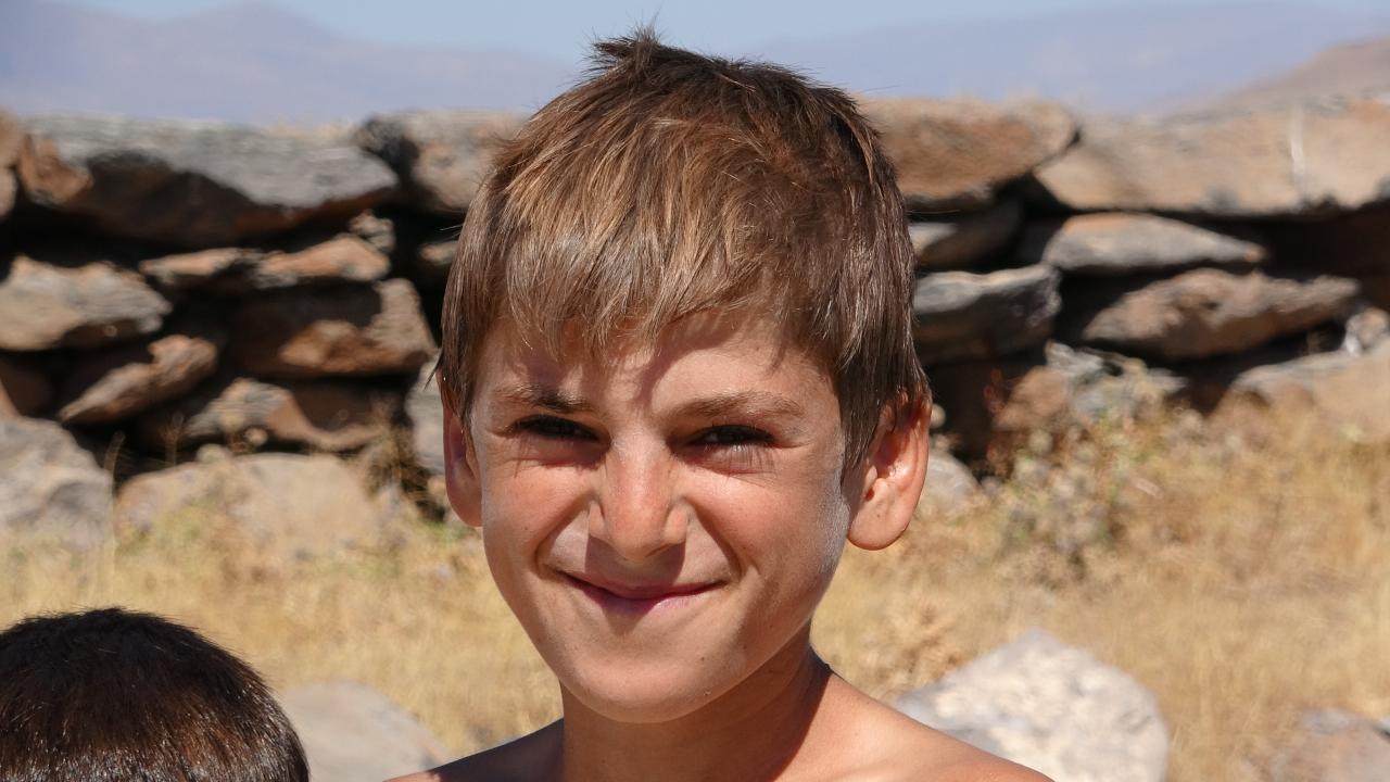 “Saçlarının sarıya boyanmasını isteyenleri Van Gölü’ne bekleriz”