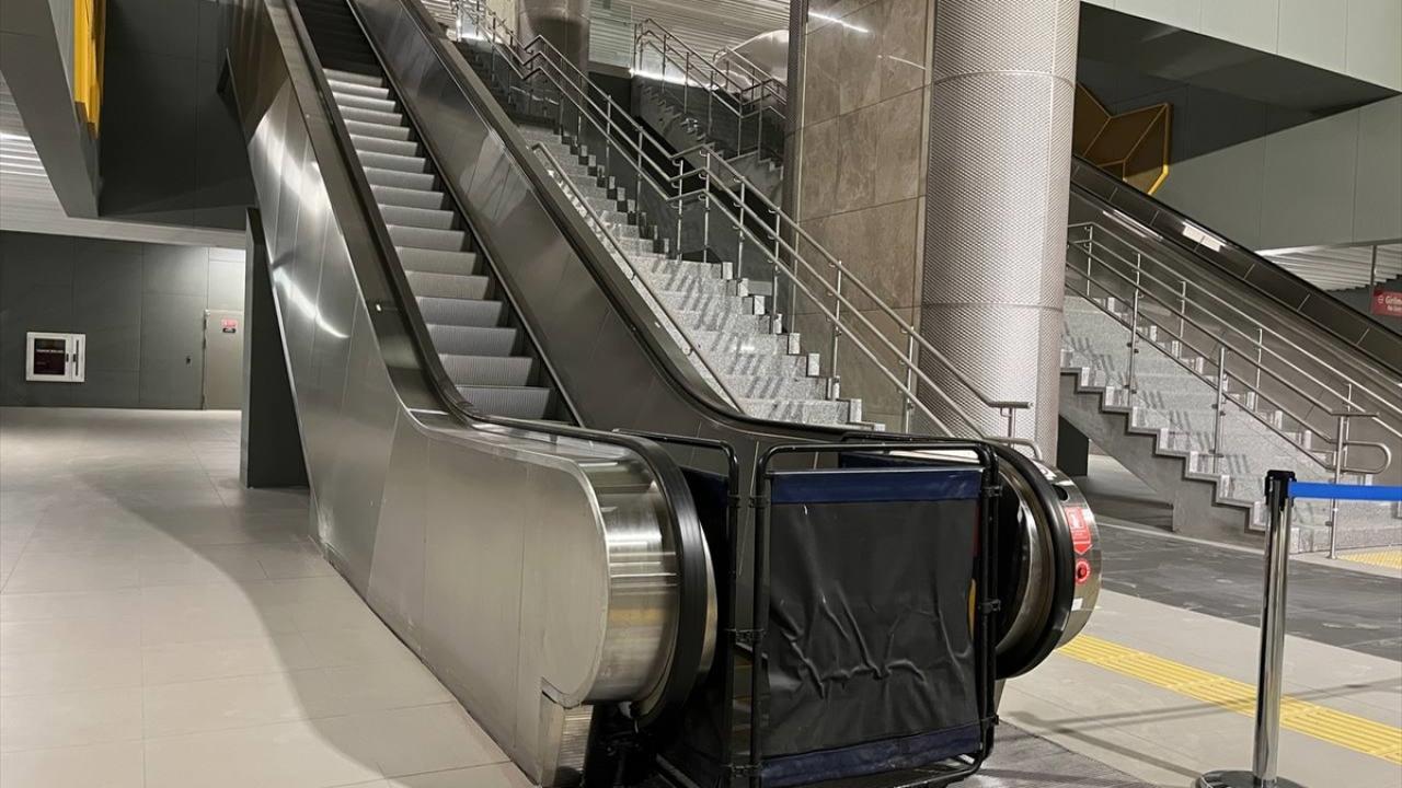 M1B: 12 yürüyen merdiven çalışmıyor