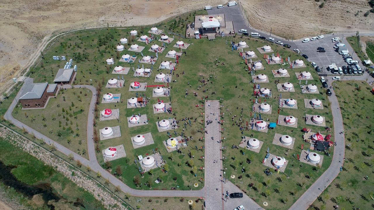 Ahlat'ta Malazgirt Zaferi'nin 952. yıl dönümü etkinlikleri başladı