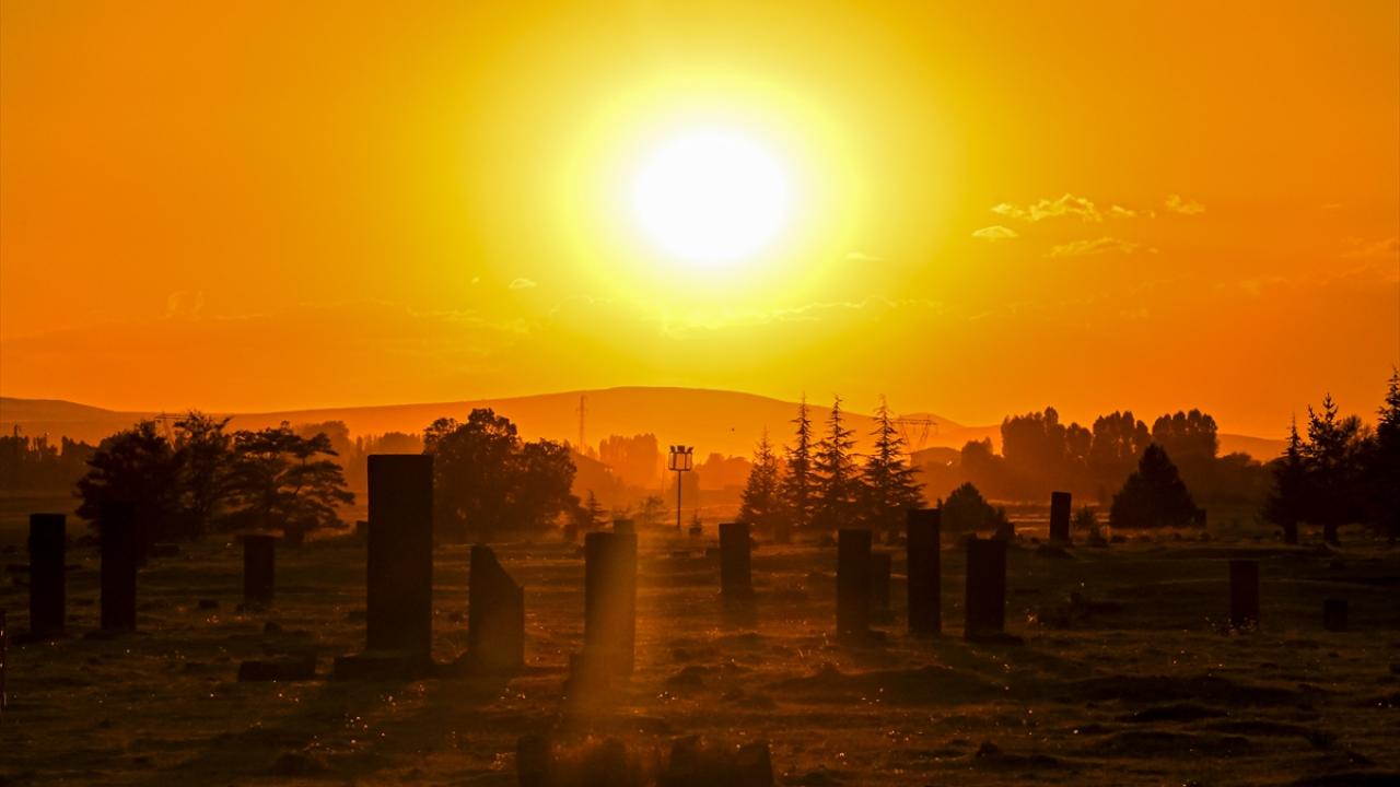 9 asra dayanan geçmişiyle Selçuklu Meydan Mezarlığı zamana meydan okuyor