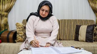 "Nerede Kalmıştık" projesiyle liseyi bitiren 5 çocuk annesi üniversiteyi de kazandı