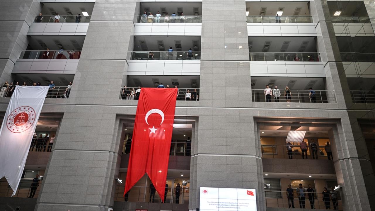 "Adaletin tecellisinde avukatlara ve barolara büyük görevler düşmektedir"