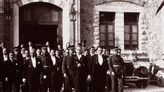 Cumhuriyet'in ilanı gazete manşetlerinde