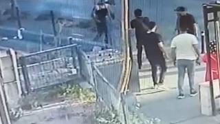 Bıçaklı saldırgan ayağından vurularak etkisiz hale getirildi