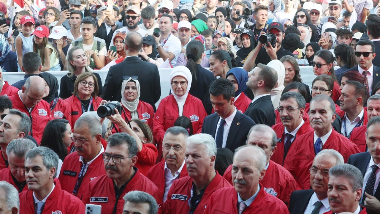 "Biz gençlerimizi hayırda yarıştırmanın peşindeyiz"