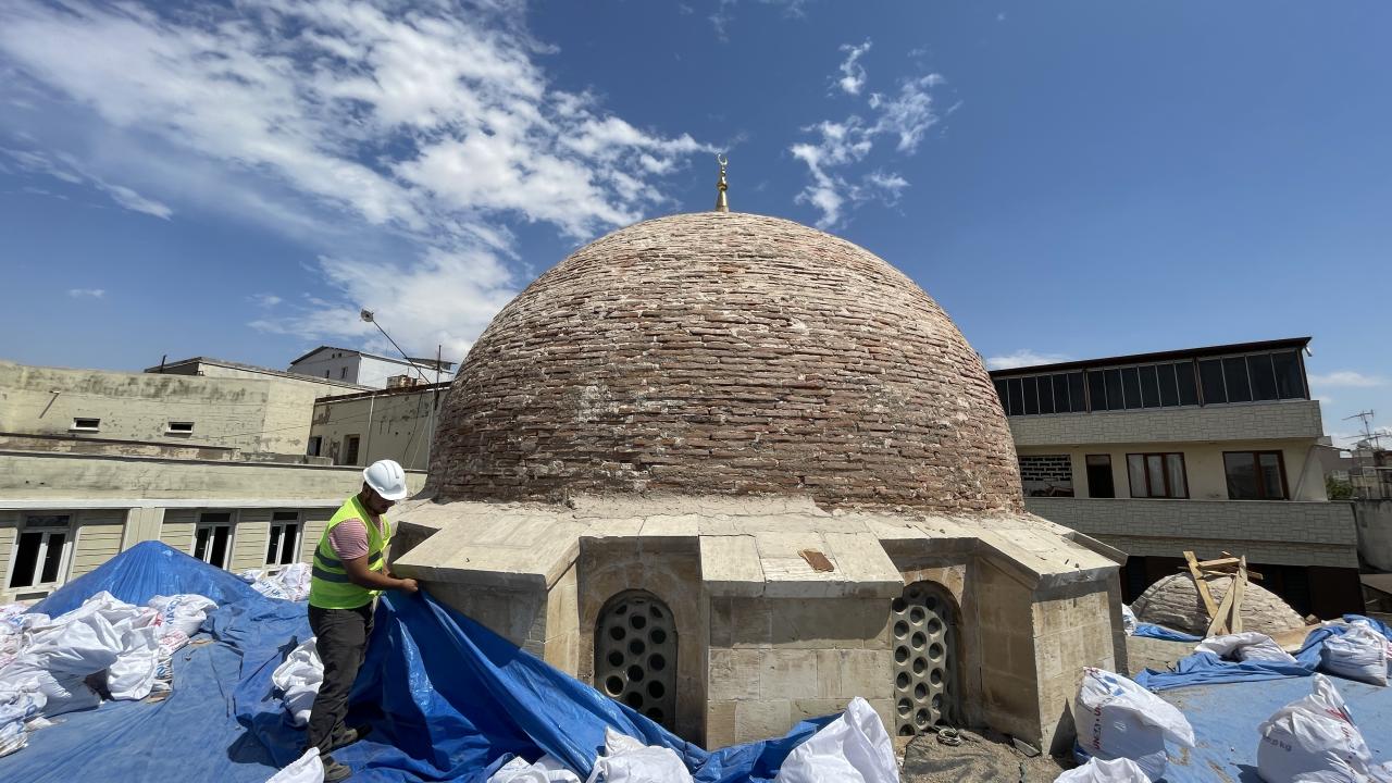 Eserler orijinal hallerine uygun ve güçlendirilmiş olarak yapılacak