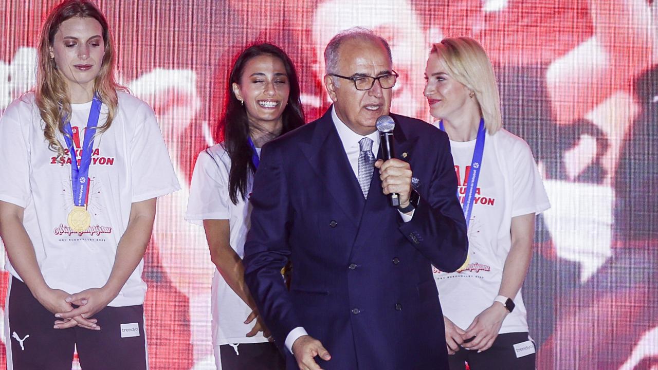 Üstündağ, Malatya türküsüyle sahneye geldi​​​​​​