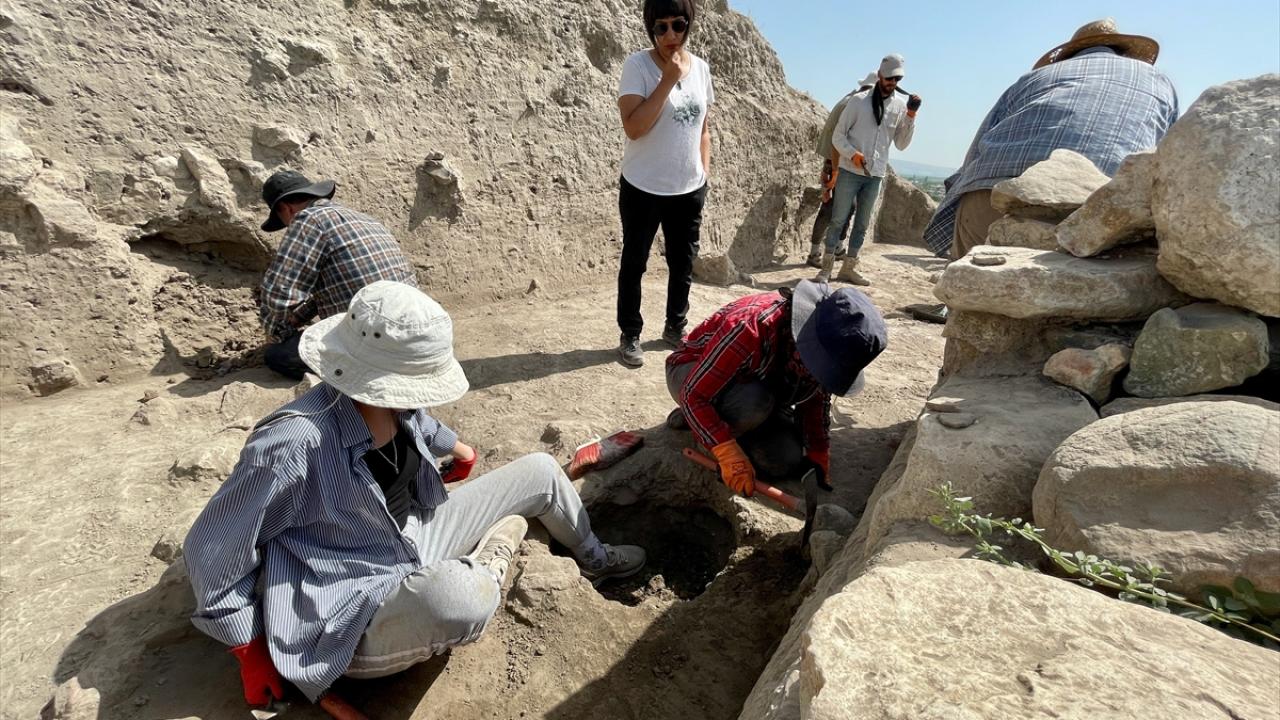 "Antik Dorylaion Tepesi`nde Türk siperleri"
