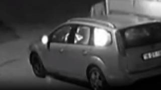 Bursa'da husumetlisinin aracını önce taşladı sonra yaktı