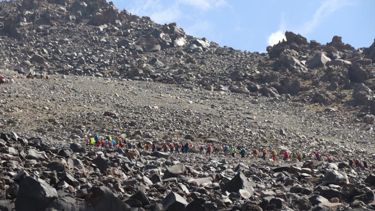"İran`dan bütün dağcıların tırmanmak istediği bir dağ"