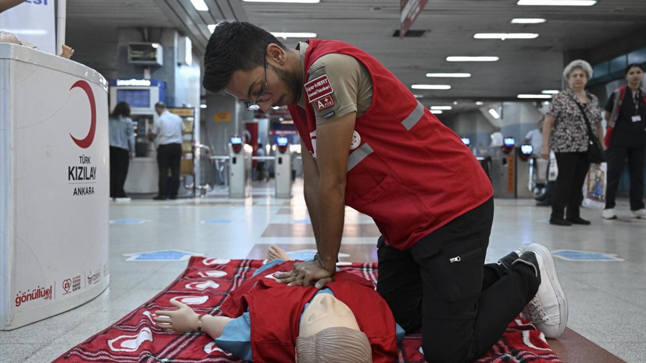 Doğru "Heimlich manevrası" nasıl olmalı?