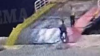 Yunanistan’da feribota son anda binen yolcu ölüme itildi