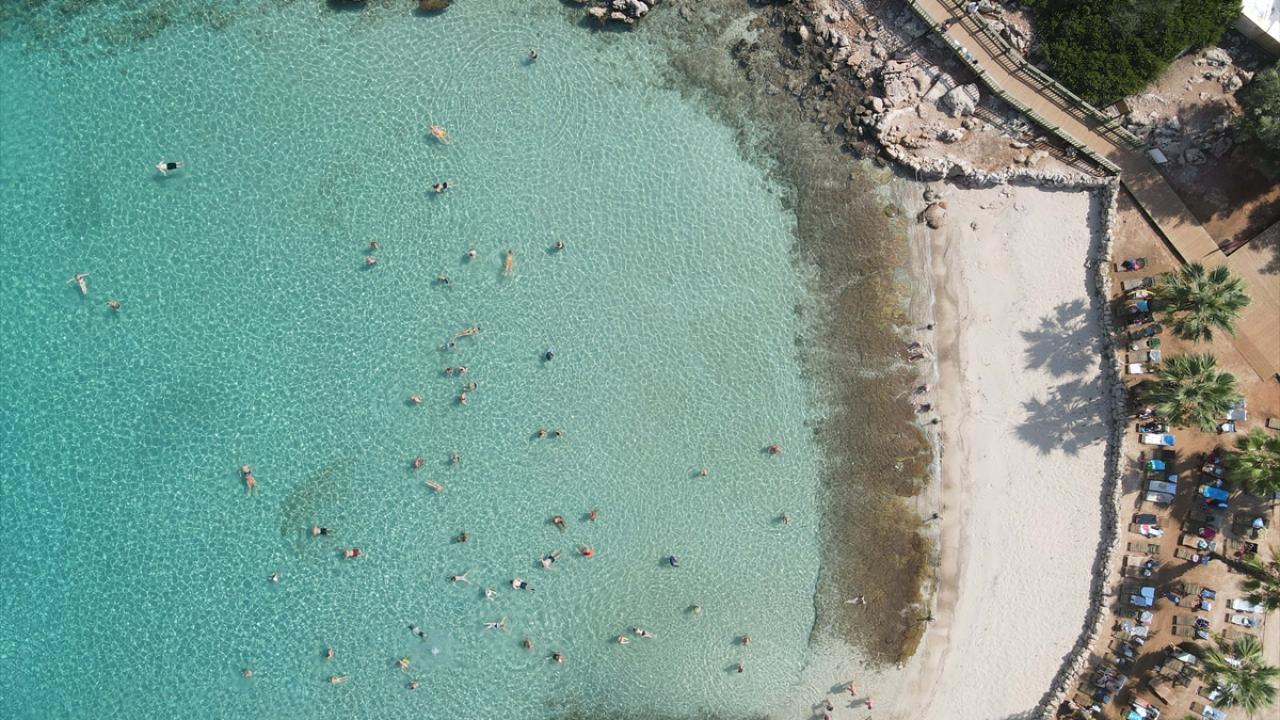 Sedir Adası Plajı`nın yanında