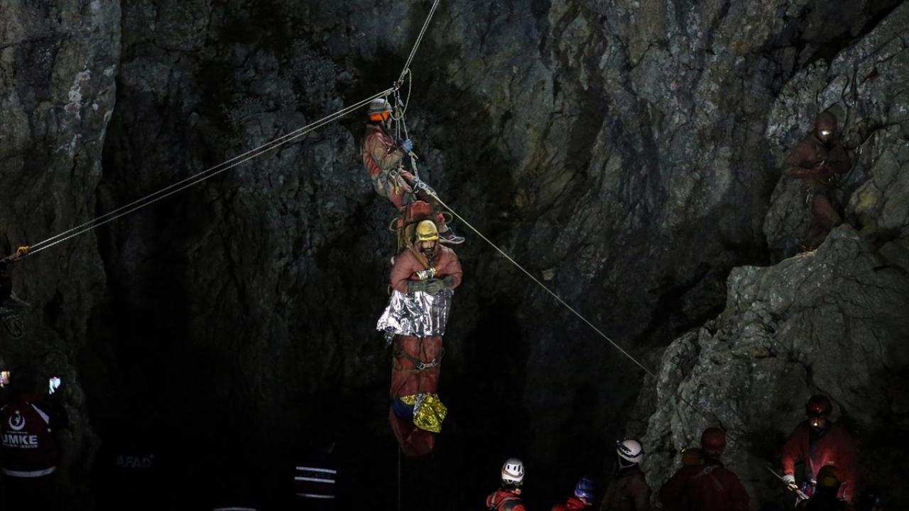 Mağara ABD`li dağcının tahliyesiyle gündeme gelmişti
