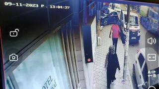 Aracını park ederken fren yerine gaza basınca otele böyle girdi