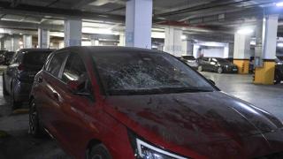 Bayrampaşa'daki kapalı otoparkta araçlara zarar verdiler