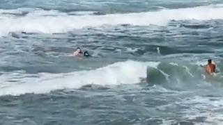 Dalgalara aldırış etmeden denize girdi, boğulmaktan son anda kurtarıldı