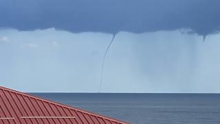 Rize'de denizde çıkan hortum kamerada