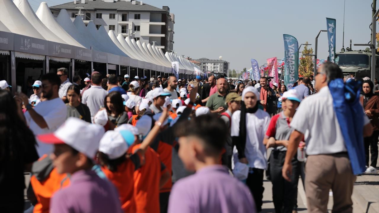 "TÜBİTAK, 15 stant, 52 çadırıyla hizmet veriyor"