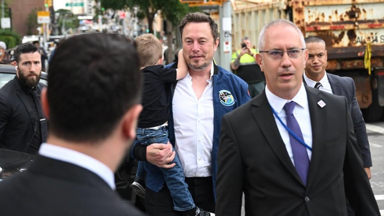 Erdoğan, Musk`ı Tesla`nın 7`nci fabrikasını Türkiye`de kurmaya çağırdı