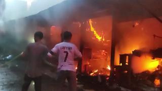 Bangladeş’te yangın: Yüzlerce dükkan küle döndü