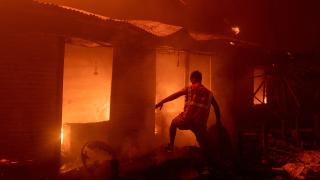 Dakka pazarındaki büyük yangın yüzlerce mağazayı kül etti