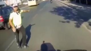 İstanbul'da filmleri aratmayan olay: Kaçan sürücüyü, motokuryenin arkasına binerek takip etti